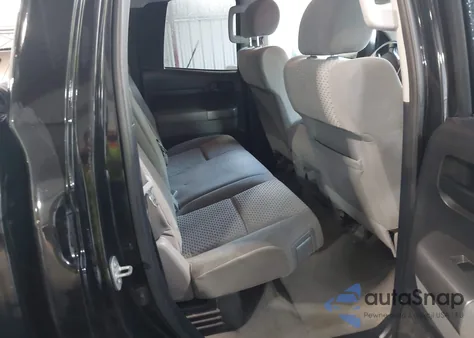 2010 Toyota Tundra Grade 4.6L V8 z USA, uszkodzony, nr VIN 5TFRM5F13AX019918